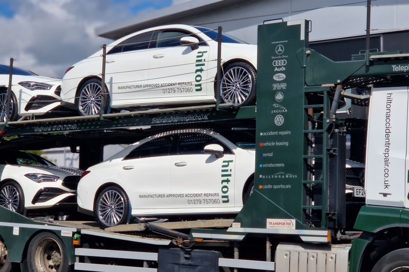 New Mercedes-Benz courtesy cars arrive!